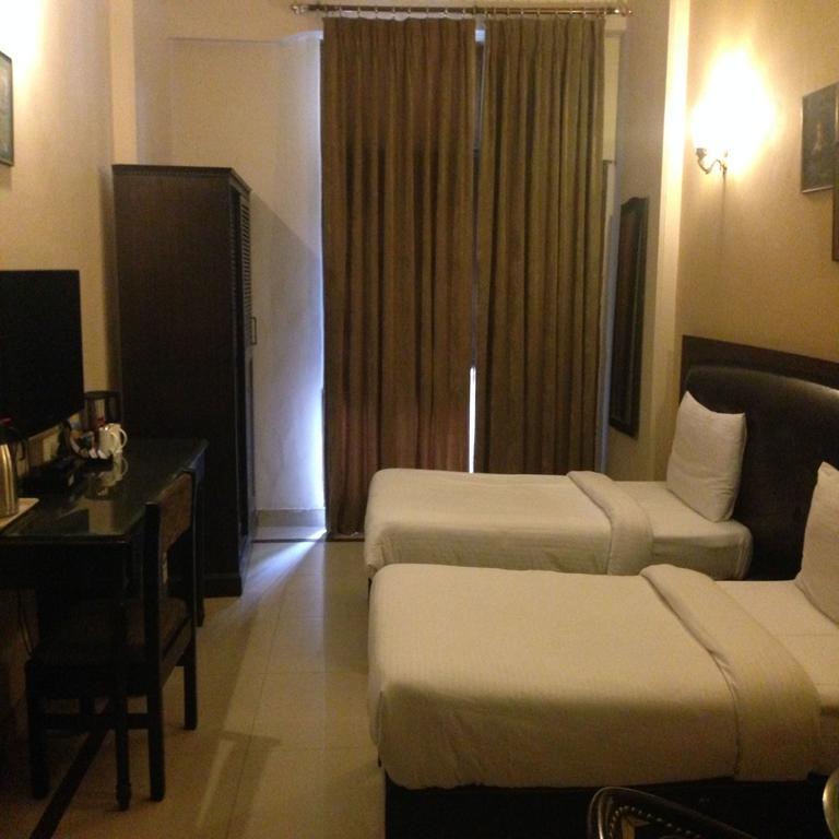 Hotel Fabexpress Lloyd House à New Delhi Extérieur photo